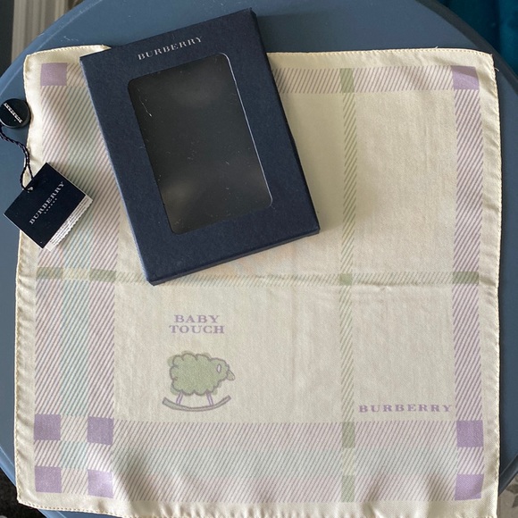 NWT - Burberry Vintage 100% Silk Square - Picture 3 of 9